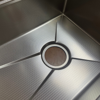 Кухонна мийка VIOR HandMade 60x45 Сатин Декор (Товщина 3.0/1,0 мм + корзина, дозатор та сифон в комплекті) Кухонна мийка VIOR HandMade 60x45 Сатин Декор (Товщина 3.0/1,0 мм + корзина, дозатор та сифон в комплекті)